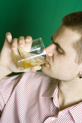 Почему мужчины пьют?